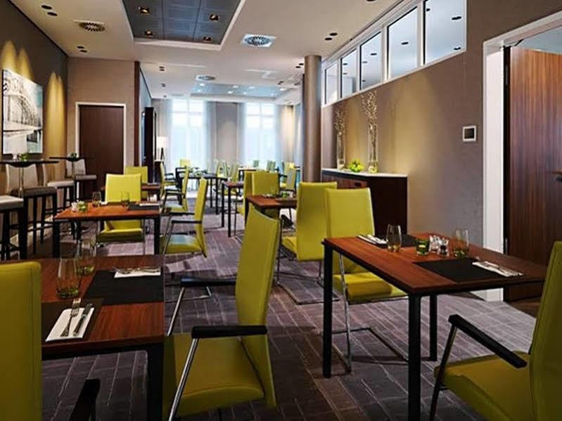 Courtyard By Marriott Cologne Hotel Екстериор снимка
